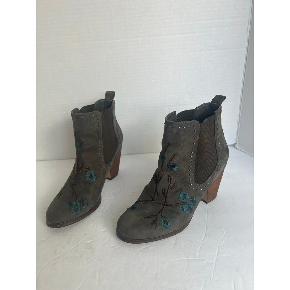 Crown Vintage PullOn Suede w/ Embroidered Floral Design Block Heel Ankle Boot 7M